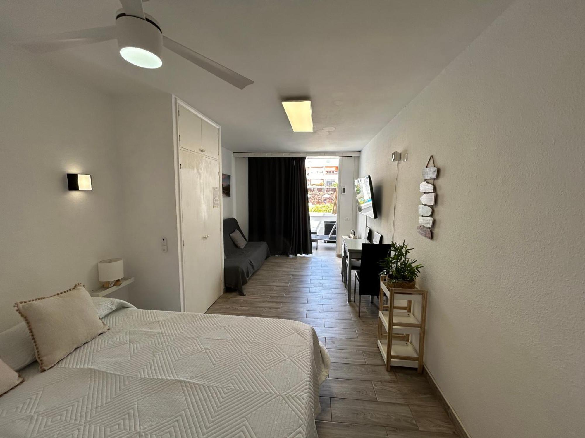 Sunny Apt With Terrace Coastal Area South Arona Arona  Zewnętrze zdjęcie