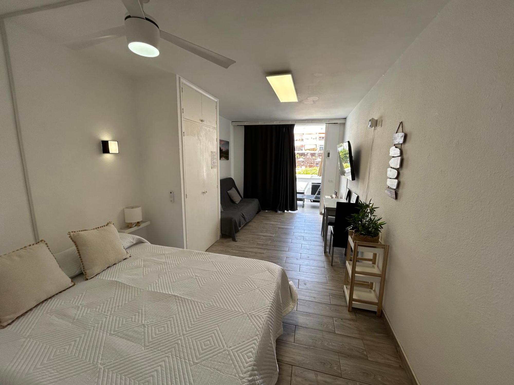 Sunny Apt With Terrace Coastal Area South Arona Arona  Zewnętrze zdjęcie